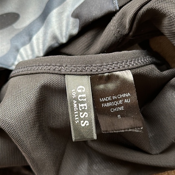 GUESS Workout Set - Picture 4 of 9